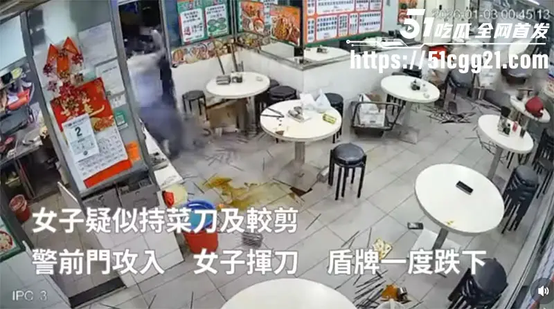 香港上水袭警事件 吉林女子与店家发生争执 手持菜刀1V12名防爆武警 东北人脾气果真暴躁 现场视频流出！ 图5