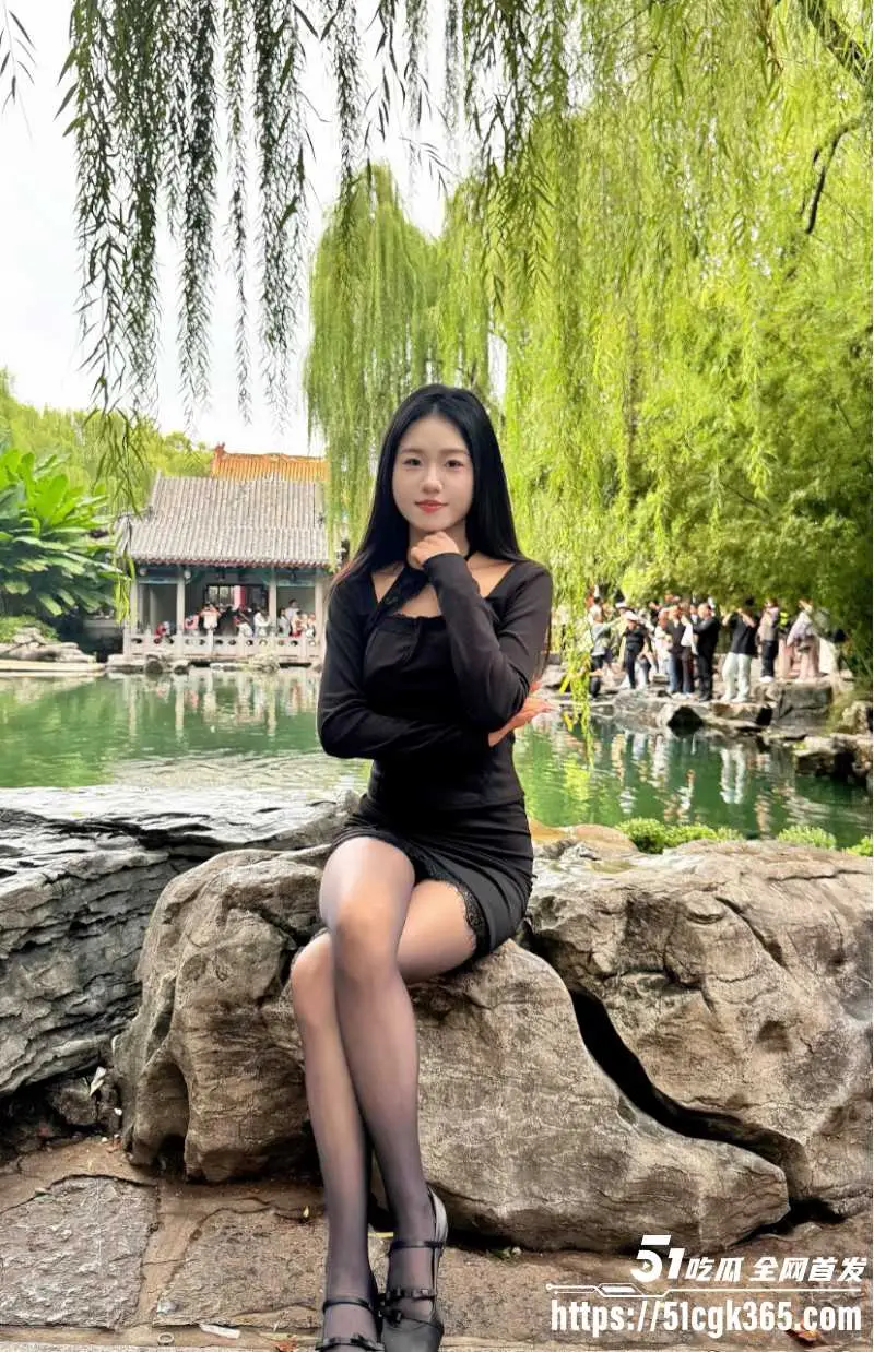 乱伦大神 善良的小嫂子 调教饥渴嫂子 咬着大哥已经射满的套 把精液当润滑油用！ 图3