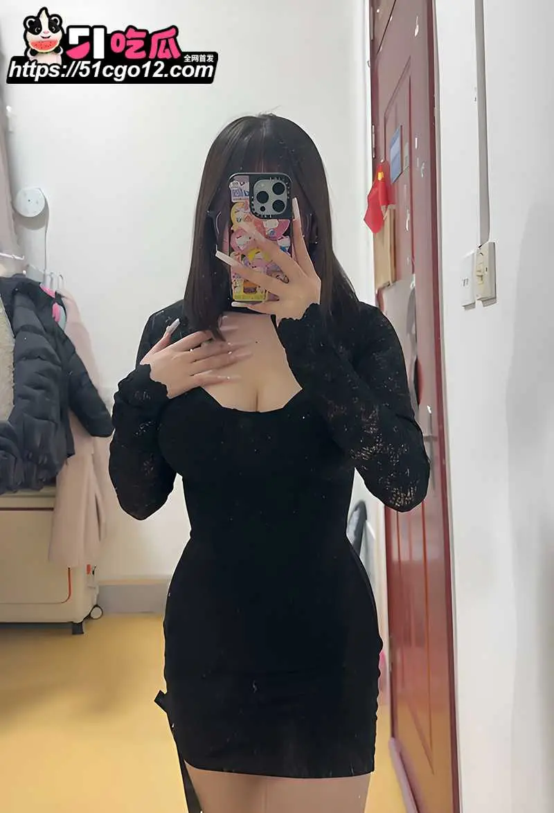山东青岛大学生 林家如 情侣私拍泄密 男友打桩猛插泄火 舔起脚趾来真像个母狗 图2
