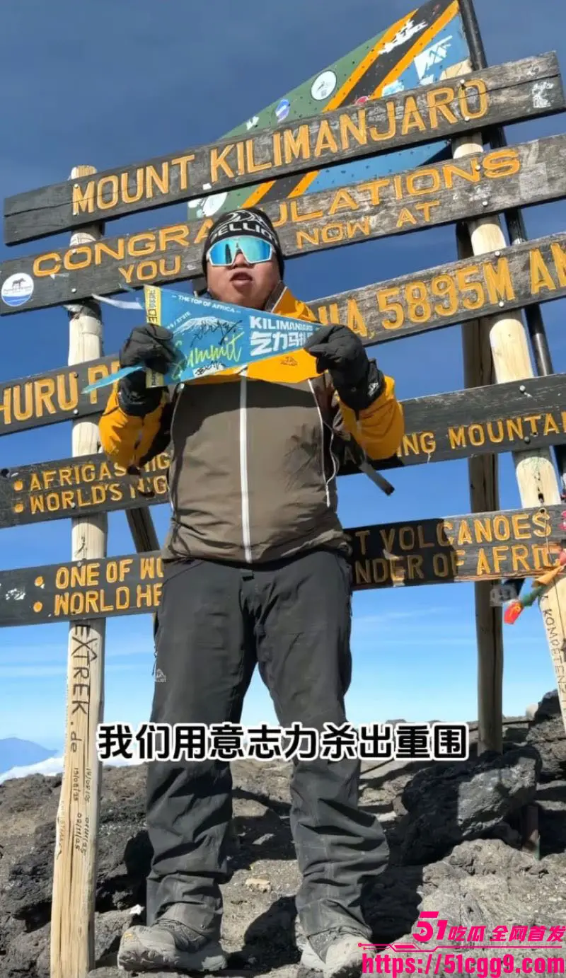 抖音2600万粉丝旅游大V 蓝战非 南非绑架内幕揭秘 黑人小哥持刀劫持5小时 强行取精撸网贷！ 图4