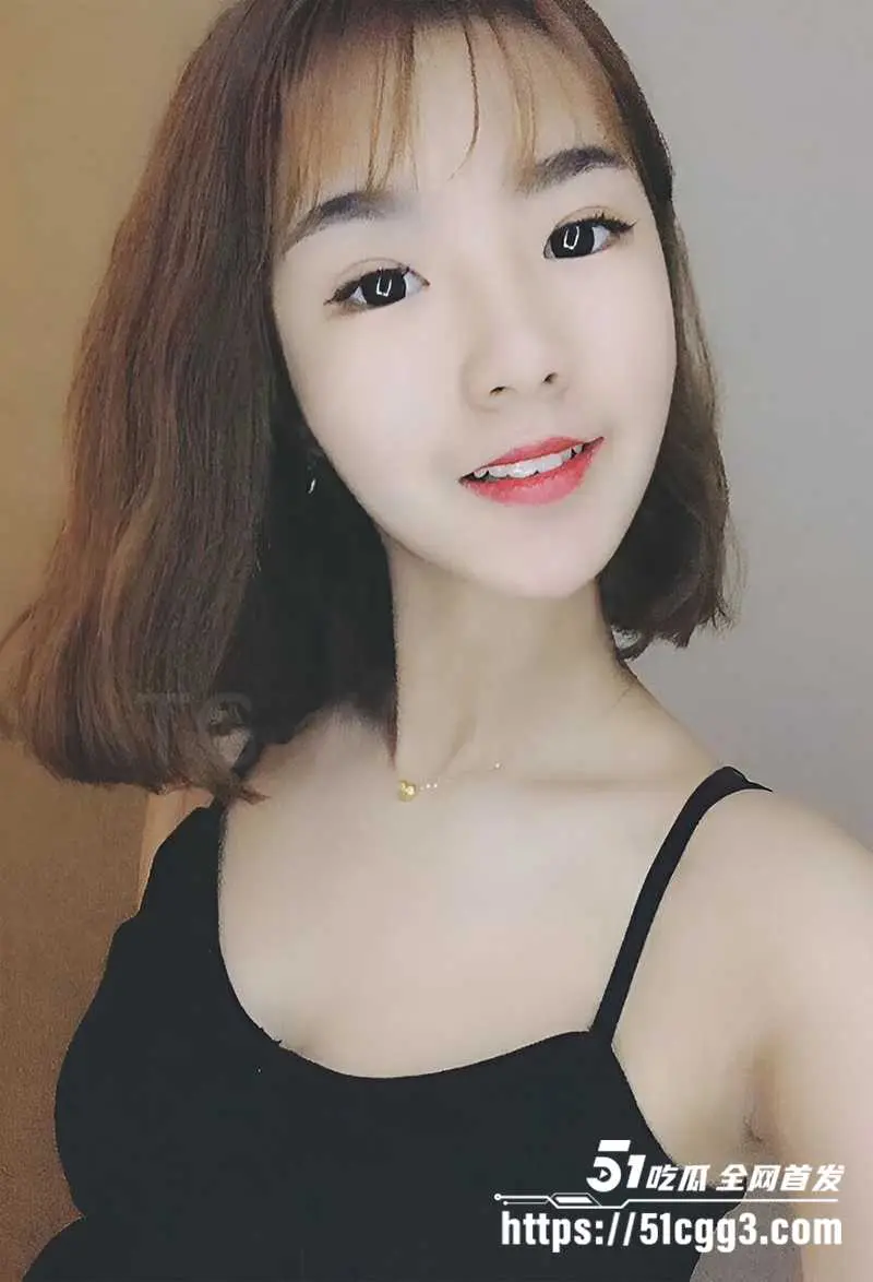 新疆清秀小美女 王千慧 裸贷视频流出 体瘦奶大秀丽尤物 持身份证狂拍自慰特写 脸穴同框抠逼揉奶！ 图4