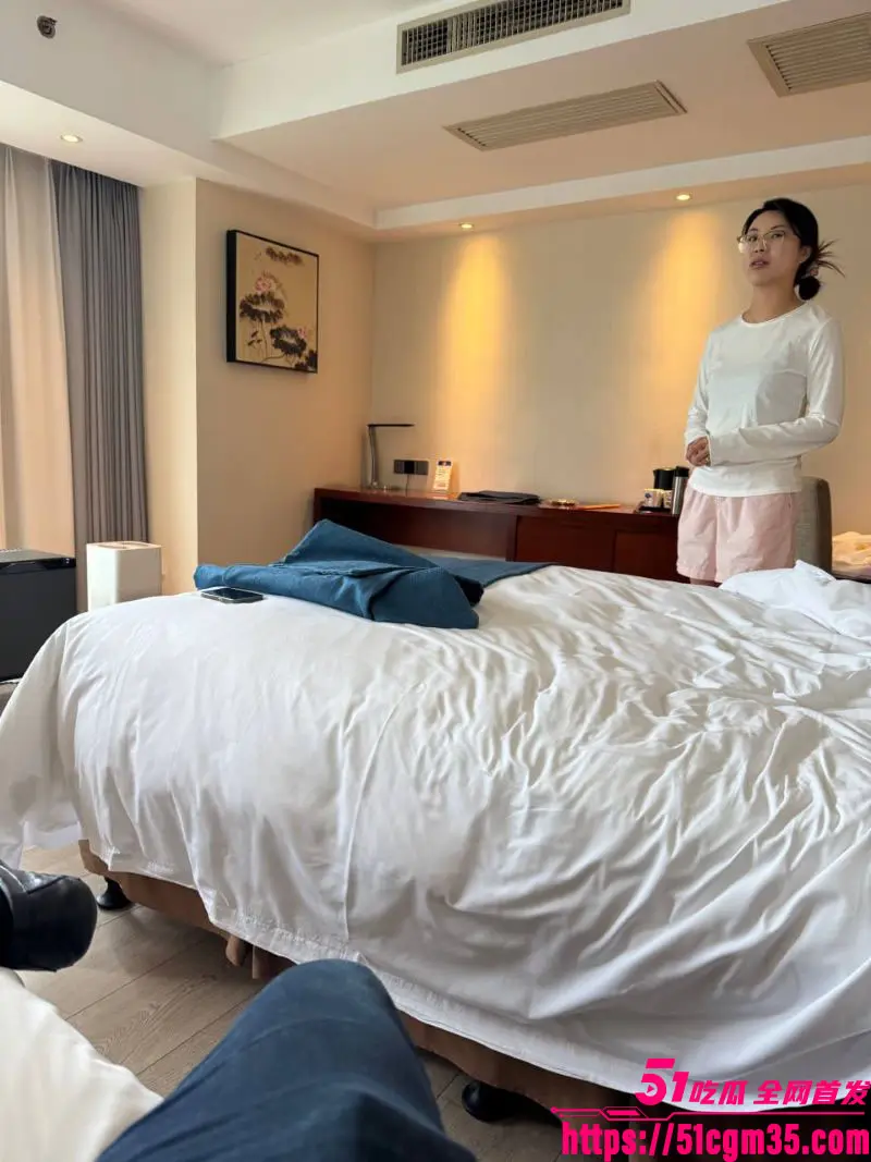 拜佛祈福竟成嫖娼新模式 极品少妇跪拜开光 你以为求运 实则是筛选极品的高级猎场 图6