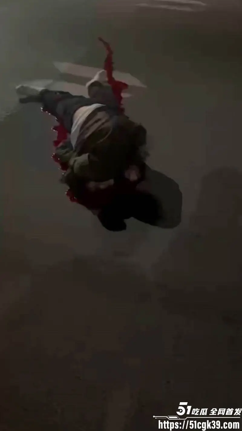 重庆江北摩托惨剧!精神小伙超速带妹摔车 小妹撞栏杆一分为二 两人当场死亡! 图2
