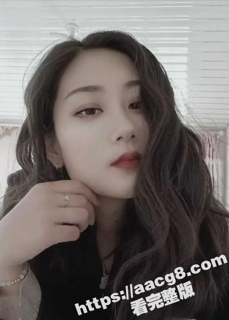 极品女友清纯可人颜值 自慰美照大放送 超大按摩棒狂插粉嫩蜜穴 完美身材性感撩人火辣妖娆 图1