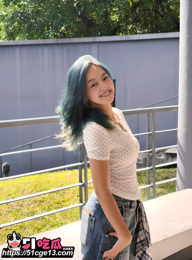 清纯女大 绿发小翁 下海视频 酒店露脸口交金主肉棒 白虎嫩穴多姿势爆操精浆四溢! 图3