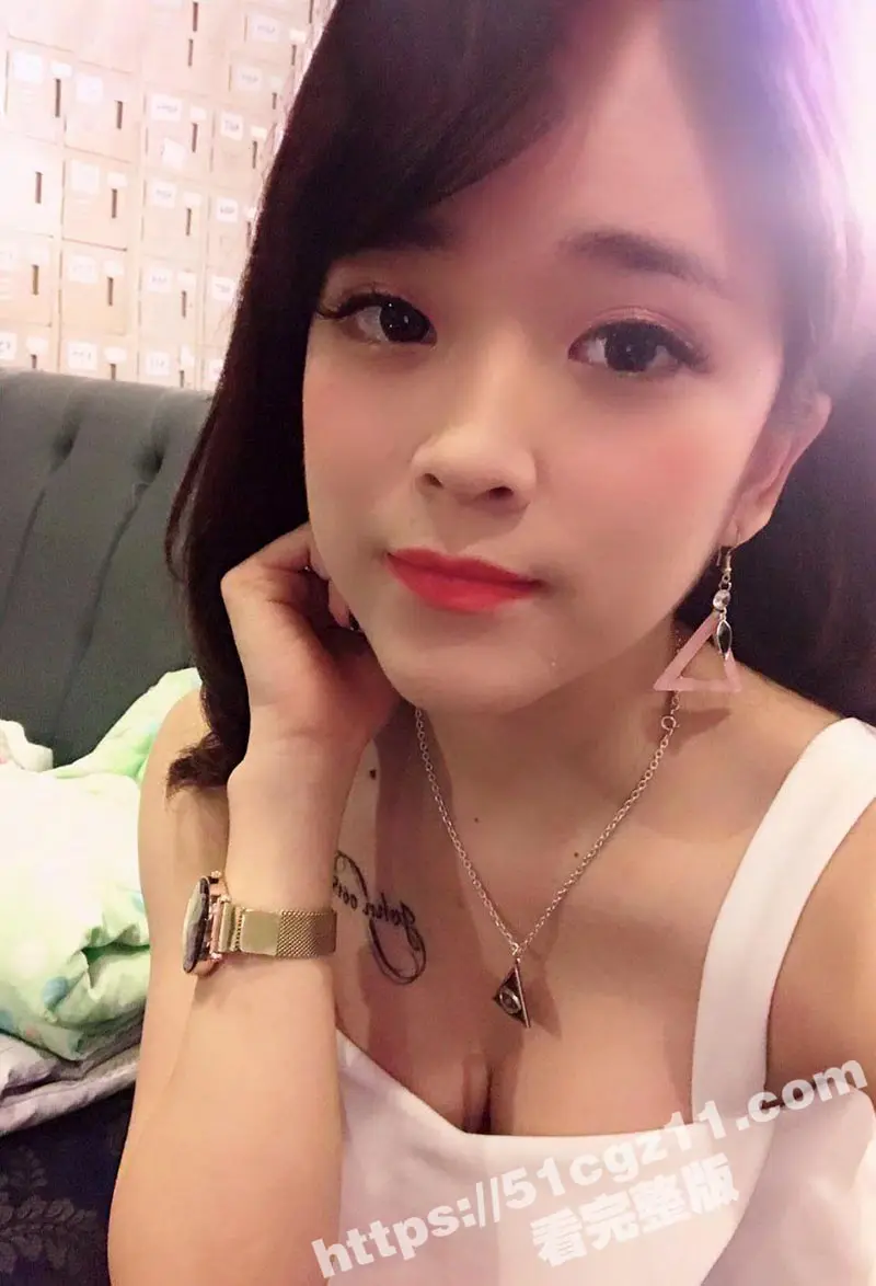 台湾高雄医学大学巨乳学生妹 蔡雅婷 酒店与炮友激情啪啪 床上激战性爱招式繁多 叫声淫荡响彻整个房间 图4