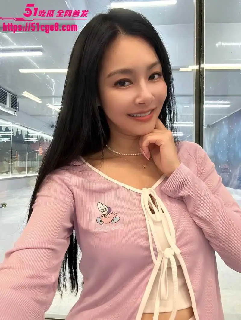 台湾女星 王思佳 漏奶视频 出席活动黑色礼服滑落 无心之举还是博取流量？ 图8