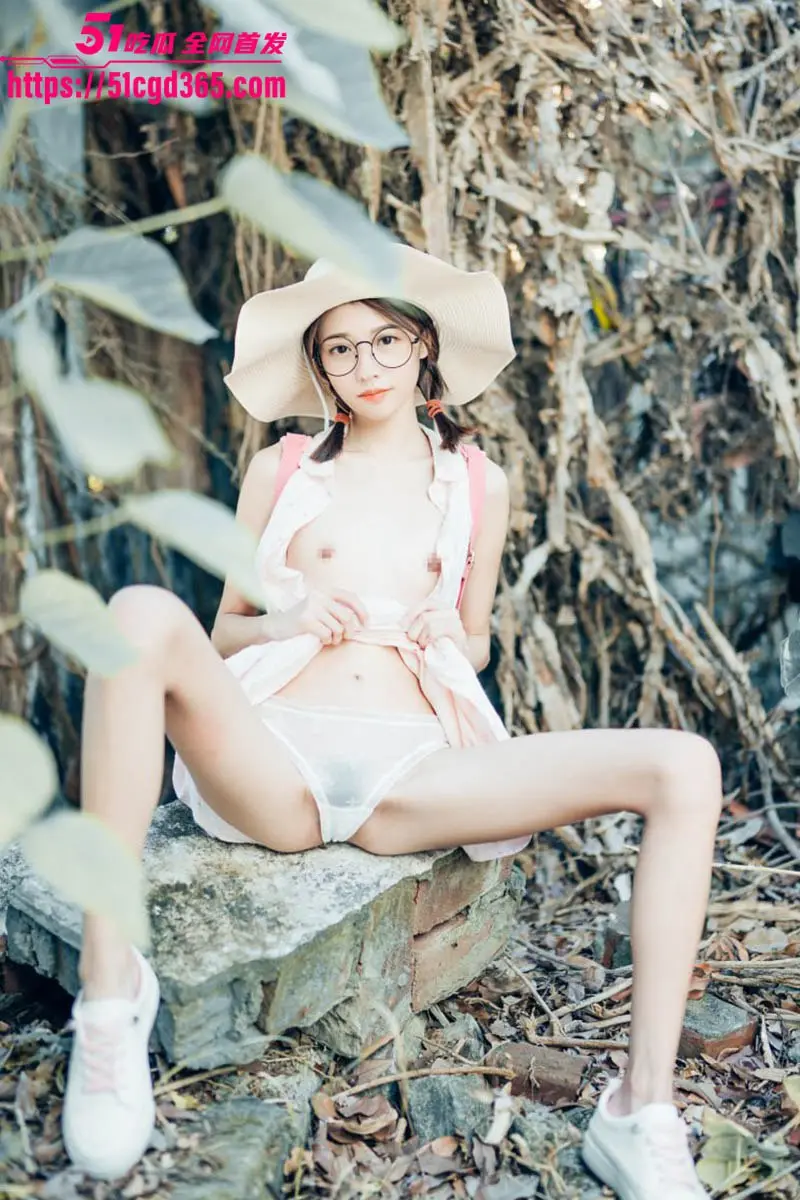 超反差双马尾萝莉 妍妍 户外大尺度写真流出 搔首弄姿曲线曼妙 邻家妹妹妹变淫娃 极品身材太撩人啦! 图4