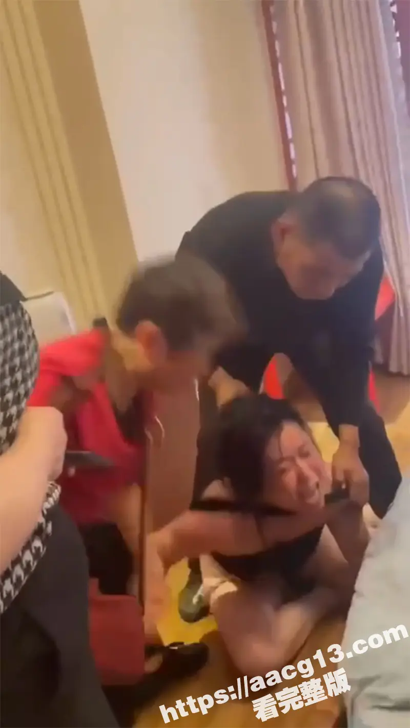 澉浦镇副镇长金明飞 偷情文艺协会副主席苏小乔 被妻子和其家人捉奸在床 录制视频将两人曝光 图7