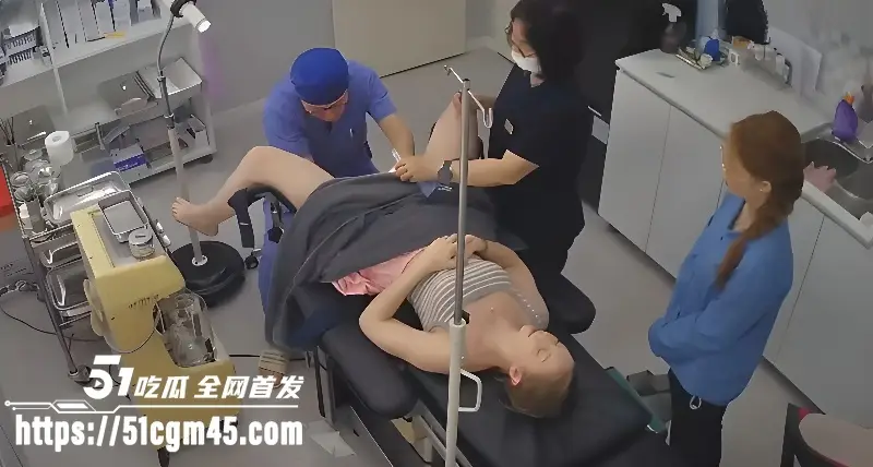 韩国妇产科检查监控流出 丰满少妇美腿大开检查蜜穴 场面火辣尽显偷窥淫欲 图4