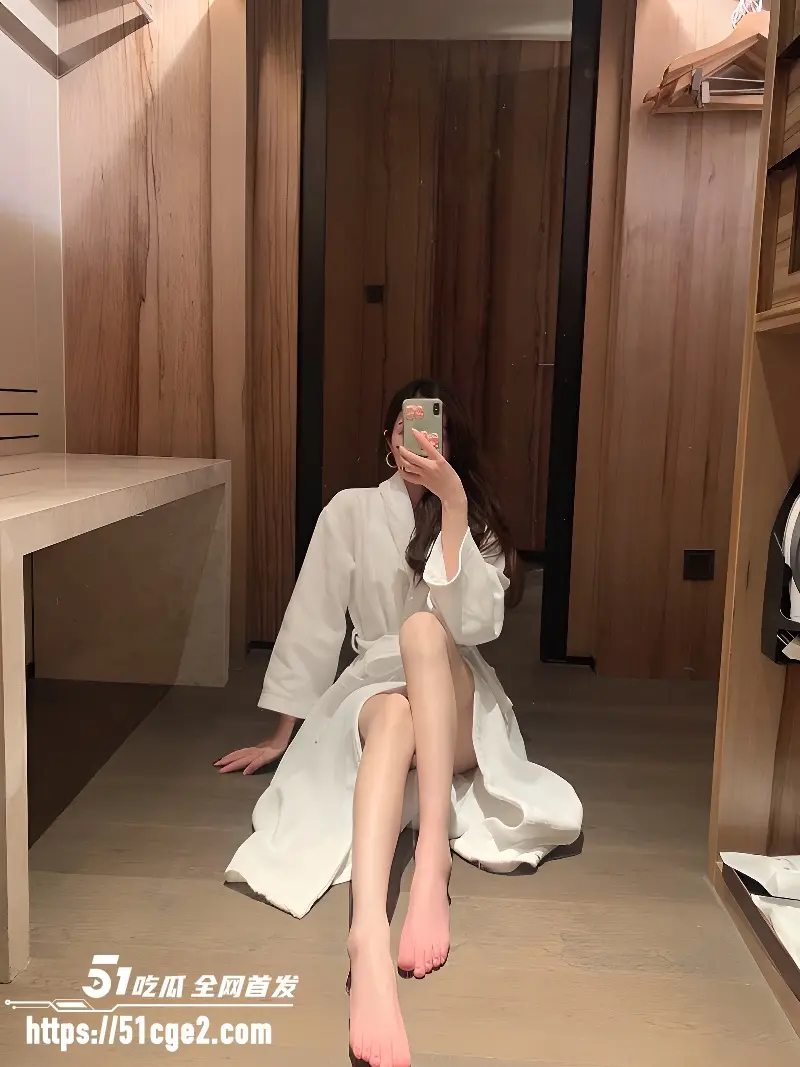 和老板娘出差看到她穿浴袍 真的忍不住 操自己老板娘是种什么体验 图9