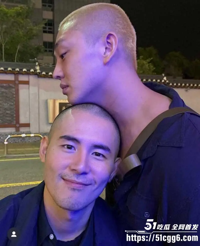 韩国影帝 刘亚仁 现身上海gay吧 现场与同性恋亲密互动 早期更被曝出因性侵被立案 远赴泰国约炮视频流出！ 图17
