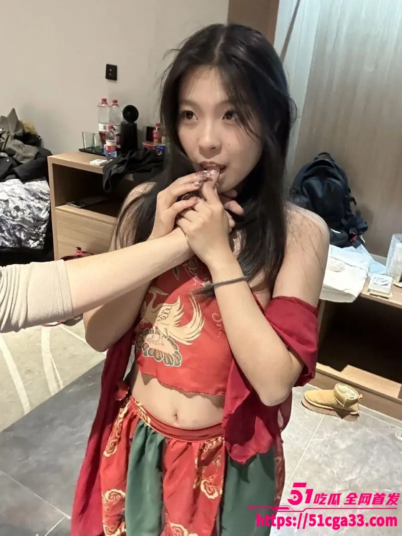福建女大学生啪啪视频被男友泄密 露脸口交吞吐肉棒 翘臀迎合后入淫叫不断！ 图2