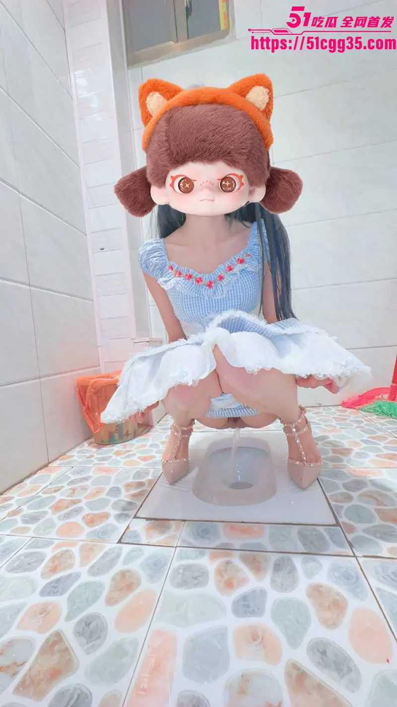51原创小姨子的秘密 小姨子楼顶假晒太阳勾引姐夫 储物架口交后入沙发上位足交操到腿软！ 图2