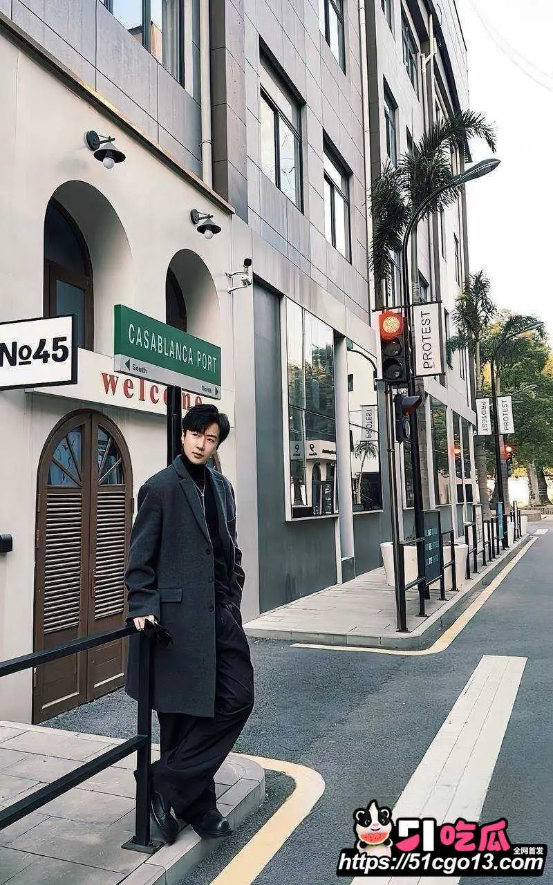 新还珠格格演员 高梓淇 离婚后不仅疏离儿子 还带小十岁女友上恋综 亲密视频引热议! 图5