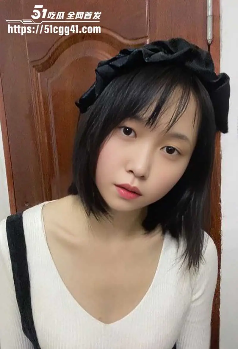 日本美少女裸贷淫片流出 毛茸蜜穴吞没酒瓶 圆珠笔见缝插针狂捅肉洞 岛国妹子堪称人人女优啊！ 图2