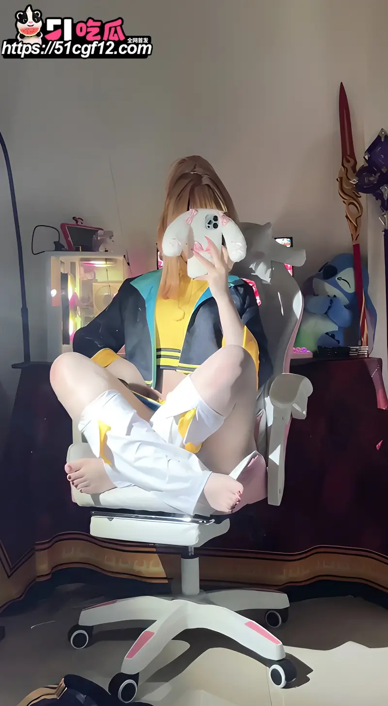 极品福利姬 奈奈 COS姬小满 化身饥渴淫娃模拟足交榨精 堪称顶级足控福利! 图3