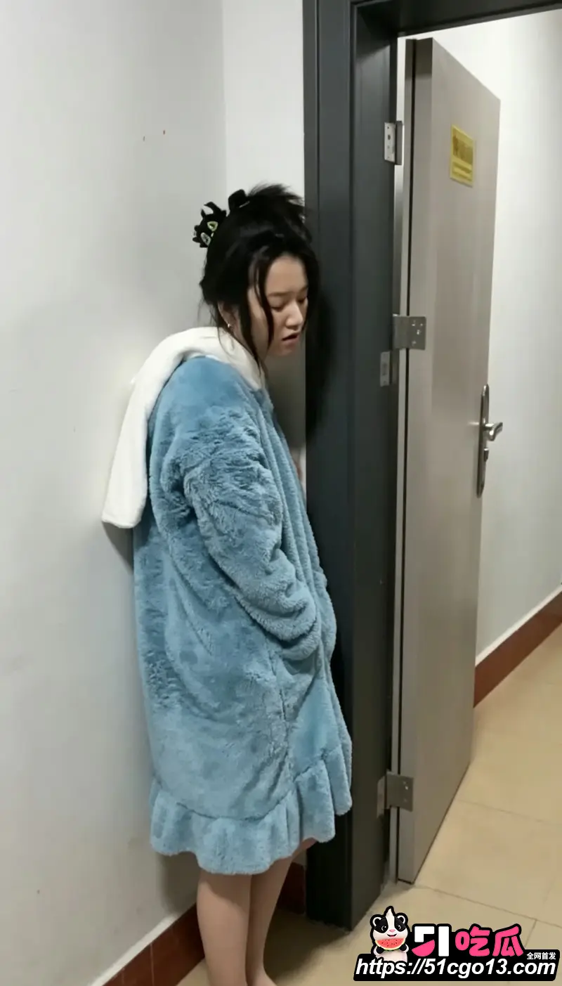 甘肃母子双排大瓜 绿帽老爹楼下买早餐 骚妻淫儿开计时器偷欢 人伦崩塌颠覆三观! 图1