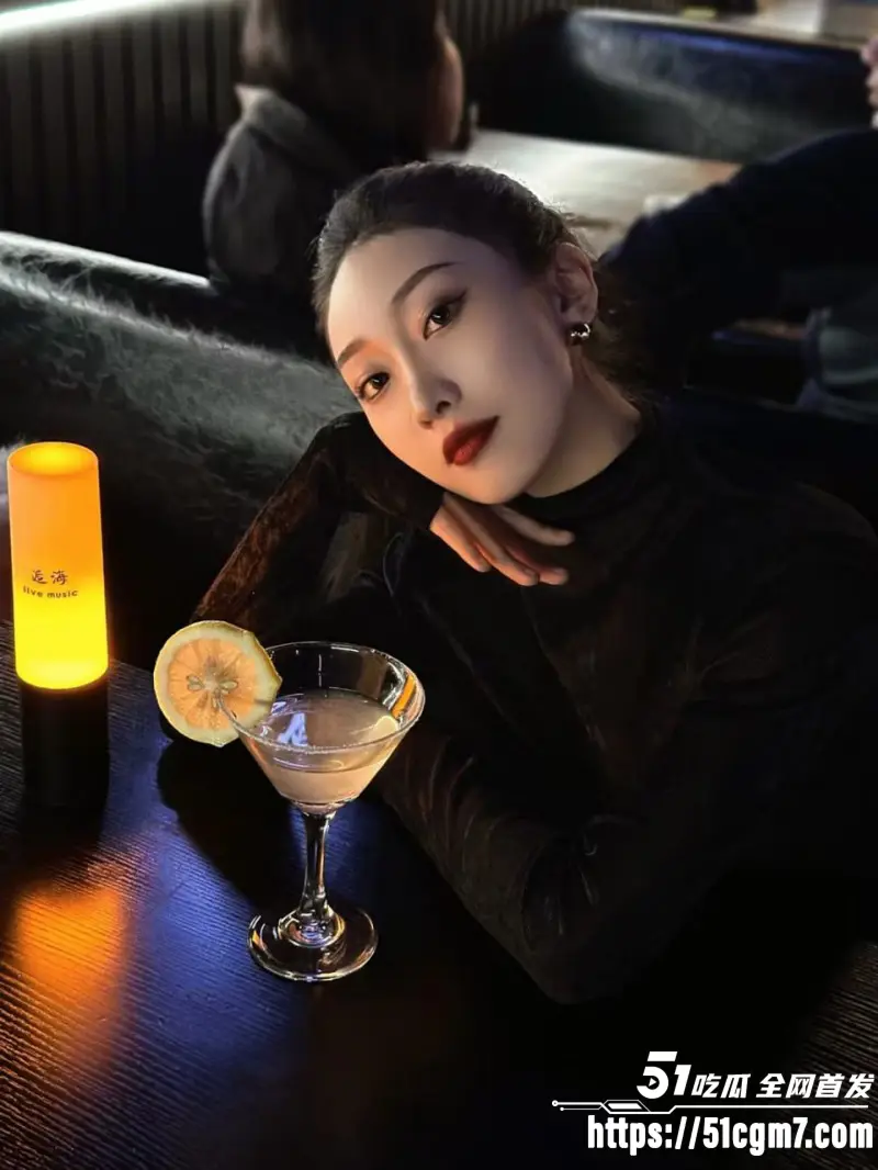 河南性瘾痴女 李若欣 被情夫曝光大量私拍 纯欲御姐反差感十足 淫靡表情风骚入骨! 图4