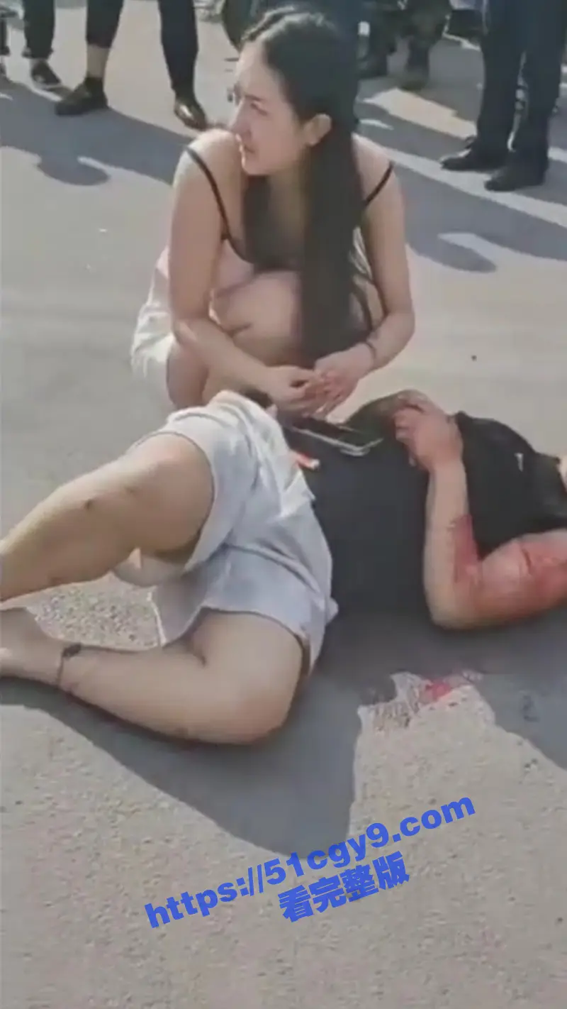 玛莎拉蒂车主一VS七 被打的血肉模糊倒地不起 蓝色不死鸟也有折翼之时! 图3