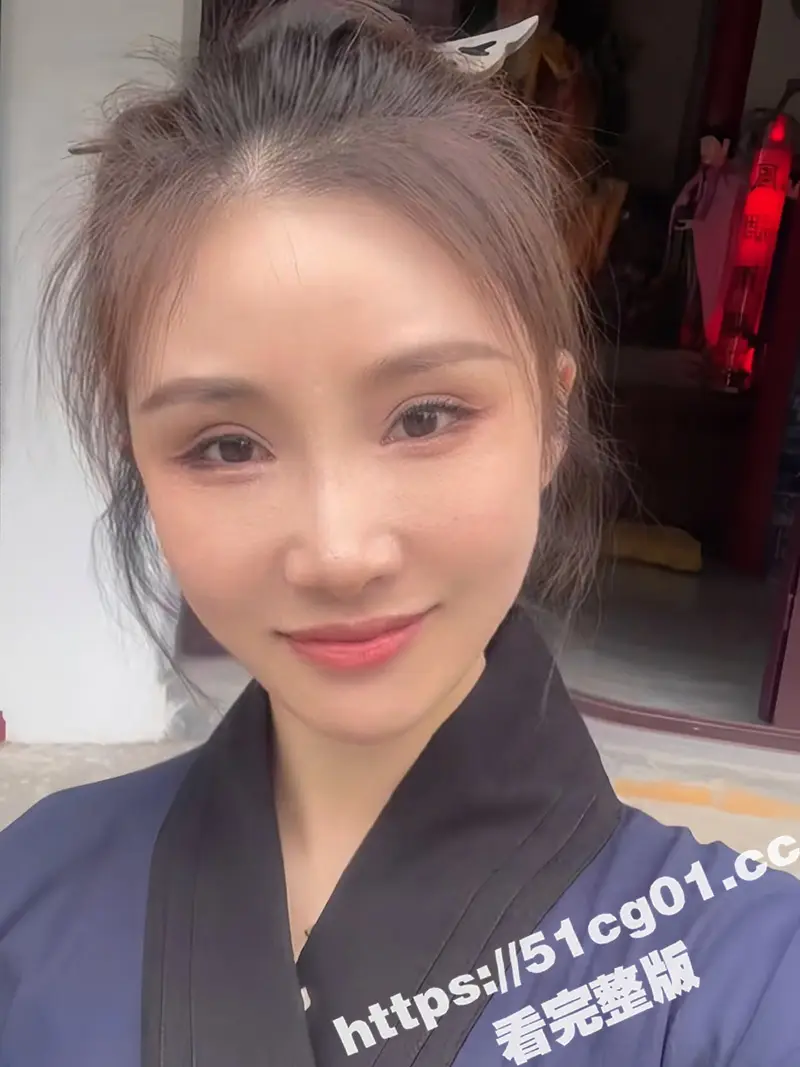 新流量密码!佛媛之后 道士下山 现在的女道士都这么漂亮吗? 山上vs山下 反差感这不就来了吗? 图2