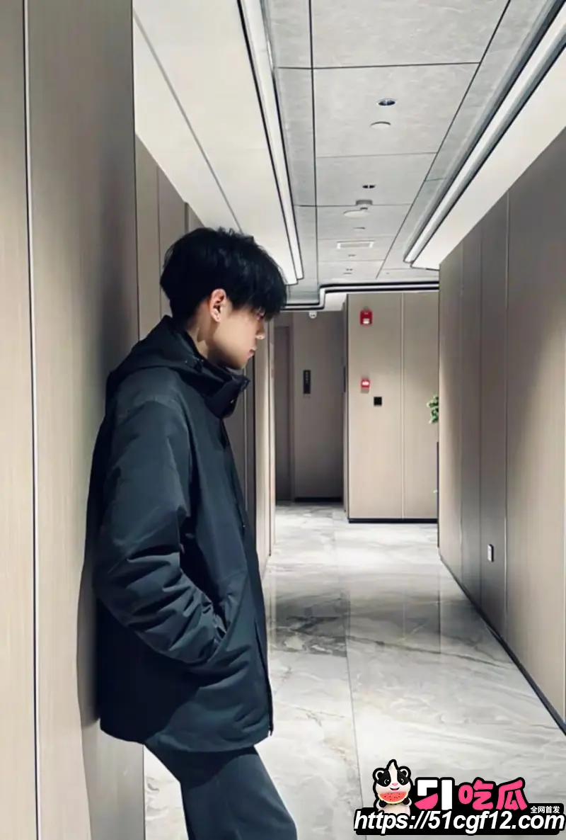 陕西渣男 秦俊男 被曝恋爱期间多次出轨 家暴打人割腕威胁 就连姐姐的伴娘都不放过? 图3