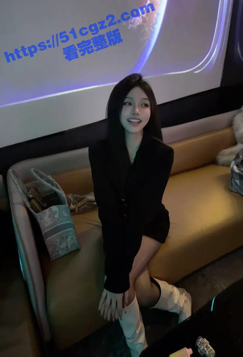 上海赴美留学生 秦思妍 与外国男友激情做爱 梨形身材小母狗嘴含洋屌 逼里还插着自慰器 被爆操高潮 图4