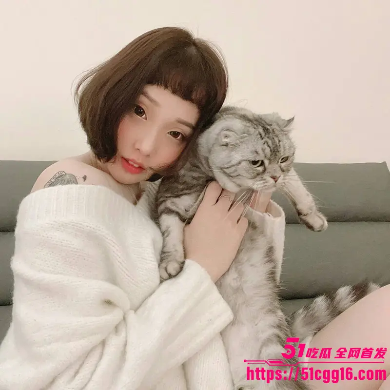极品大眼少妇与老公性爱自拍视频流出 小骚货露脸口交技艺高超 对镜后入淫荡叫声堪比女优! 图1