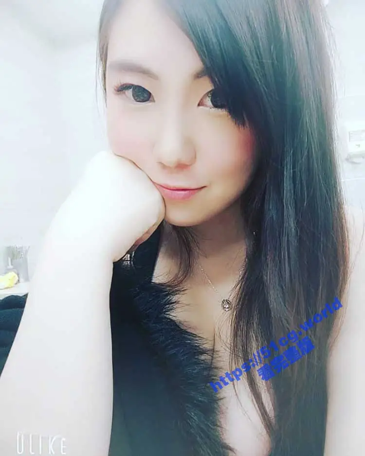济南巨乳人妻 钟晓寒 超H罩杯乱颤 自慰私拍 秀指在淫穴里疯狂抽动！ 图1