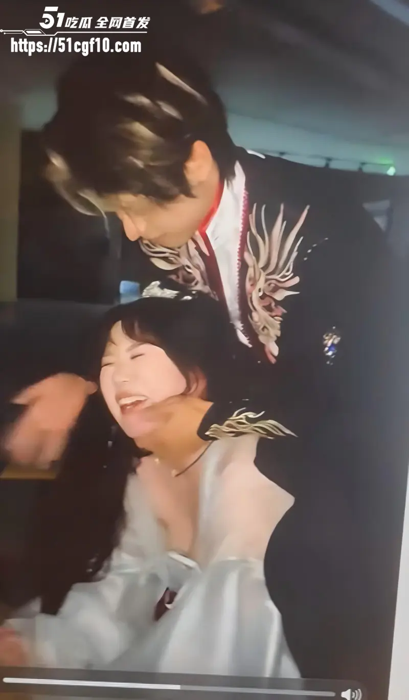 沈阳有鲤剧本杀 不雅视频曝光 NPC强吻贴身挑逗 难道这就是传说中的鸭店? 图3