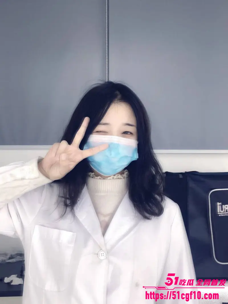 山西医院实习护士 曝出病患隐私照 水嫩美乳清晰可见 职业操守被全网质疑! 图3