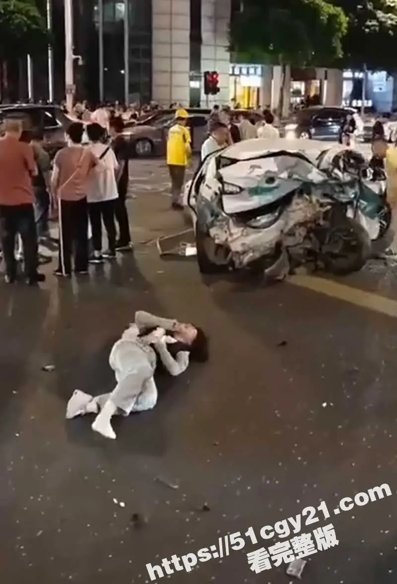 福州市鼓楼区 下班高峰期 突发重大车祸 2人身亡 多人受伤 现场画面曝光 简直惨不忍睹! 图4