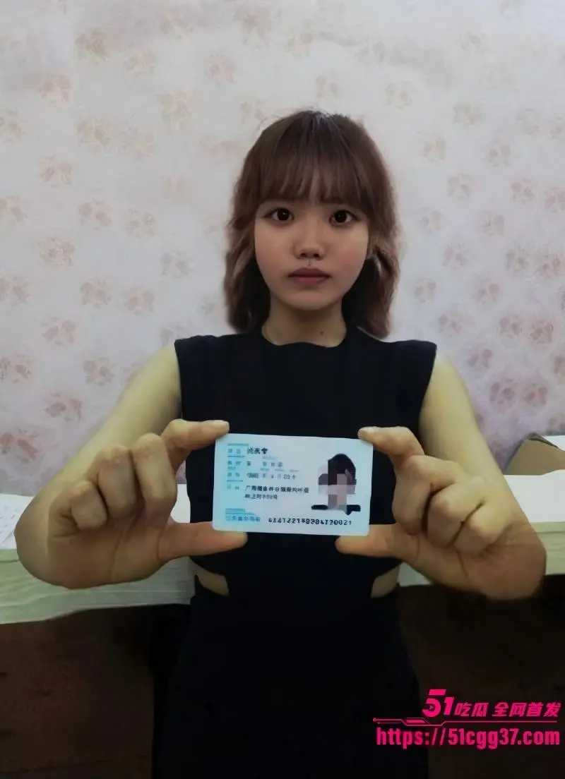 广西精神小妹 龙冰瑶 裸贷视频流出 为了给男友买手机主动露出酮体供人调教 美乳粉穴蹂躏玩弄 尺度直接冲爆! 图5