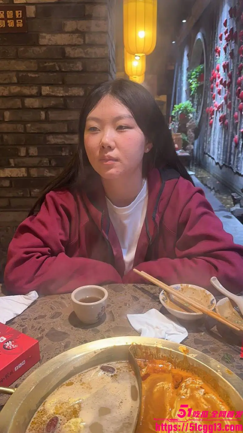 大奶学生妹私密自拍流出!肥臀巨乳埋头深喉口交 男友镜头前无套猛操到浪叫失神 情侣福利香艳到窒息! 图2