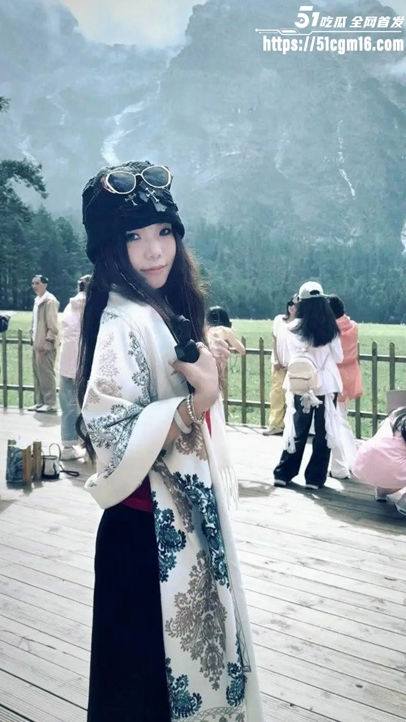 广东佛山反差婊 陈倩瑜 不雅私拍 户外深喉口交 楼道全裸后入狂操 激情十足! 图4