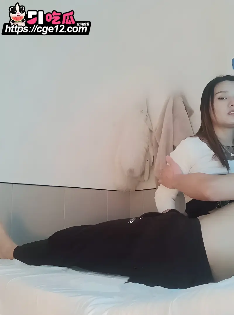重庆街头足浴店 巧遇极品少妇 打飞机加吃奶双重伺候 奶又大又软 直接爽到缴械! 图6