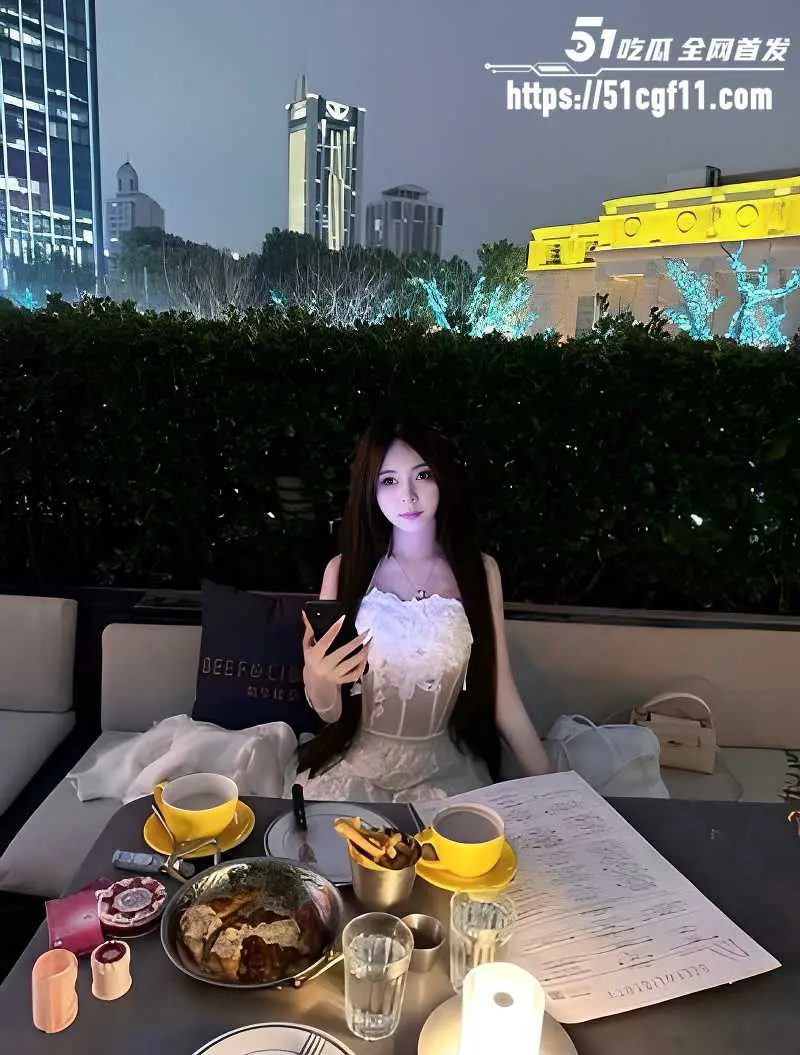 广东嫩妹 刘韵仪 私密视频 被男友KTV厕所后入猛干 骚母狗本性全暴露 私底下超骚 图1