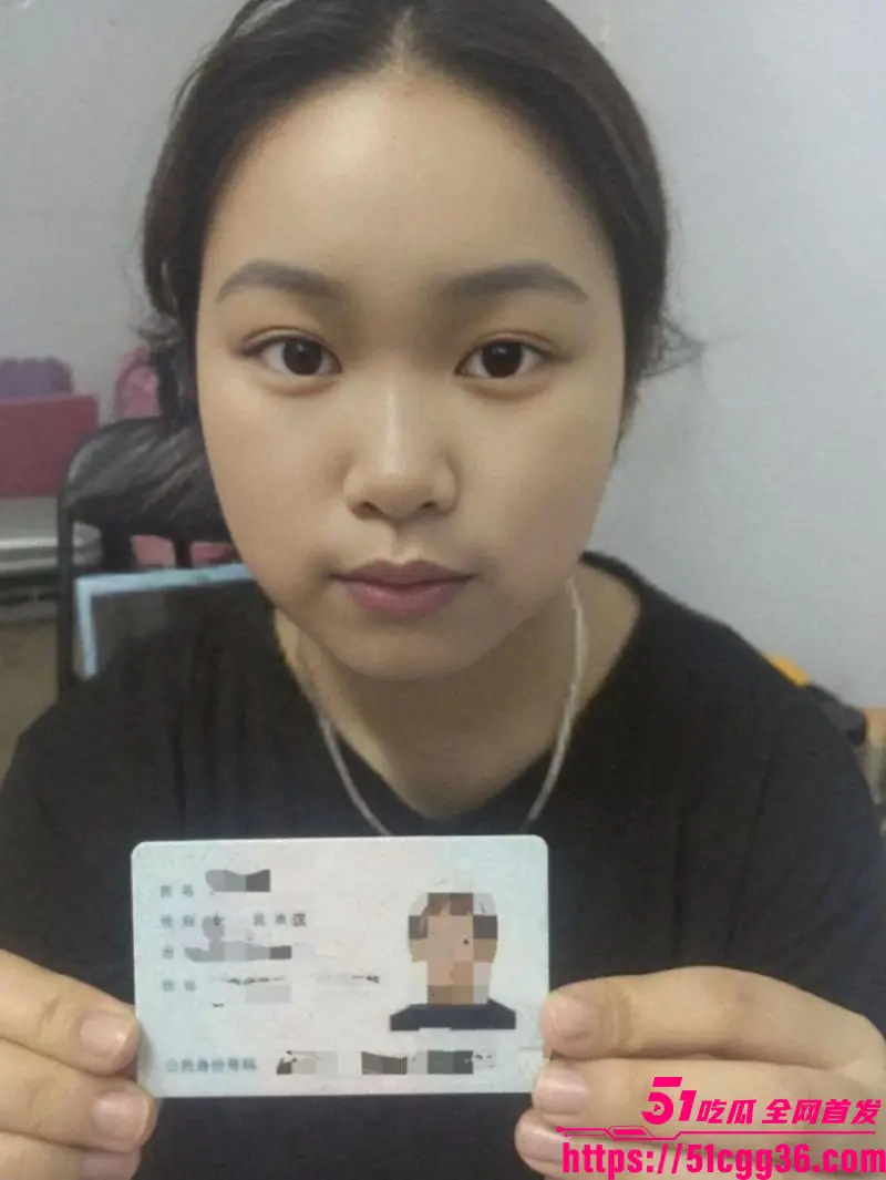 河南大胸乖乖女 汪红霞 为钱脱光 巨乳挺立极品身材挑逗 双手托胸揉捏手指猛插自慰 彻底放飞! 图1
