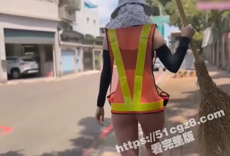 亚洲美臀天后艾莉剧情大片 化身性感清洁工欲求不满 勾引帅哥回家做爱榨精 三招之内让猛男缴械喷射！ 图1