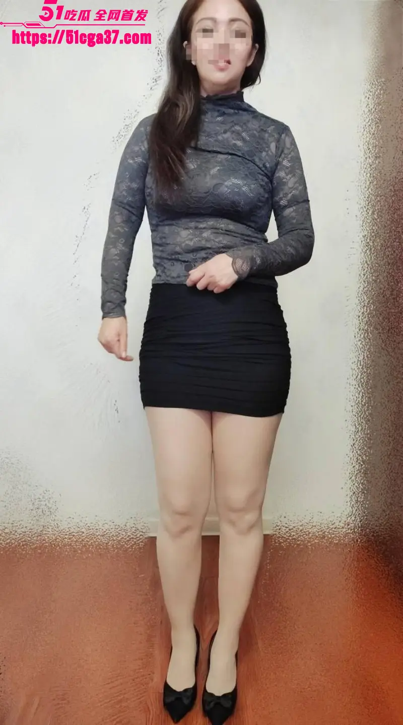 乱伦大神 熟控大胖 跑到朋友家狂操他公务员美妈 肉丝高跟迎合抽插 浓精灌满骚穴! 图3