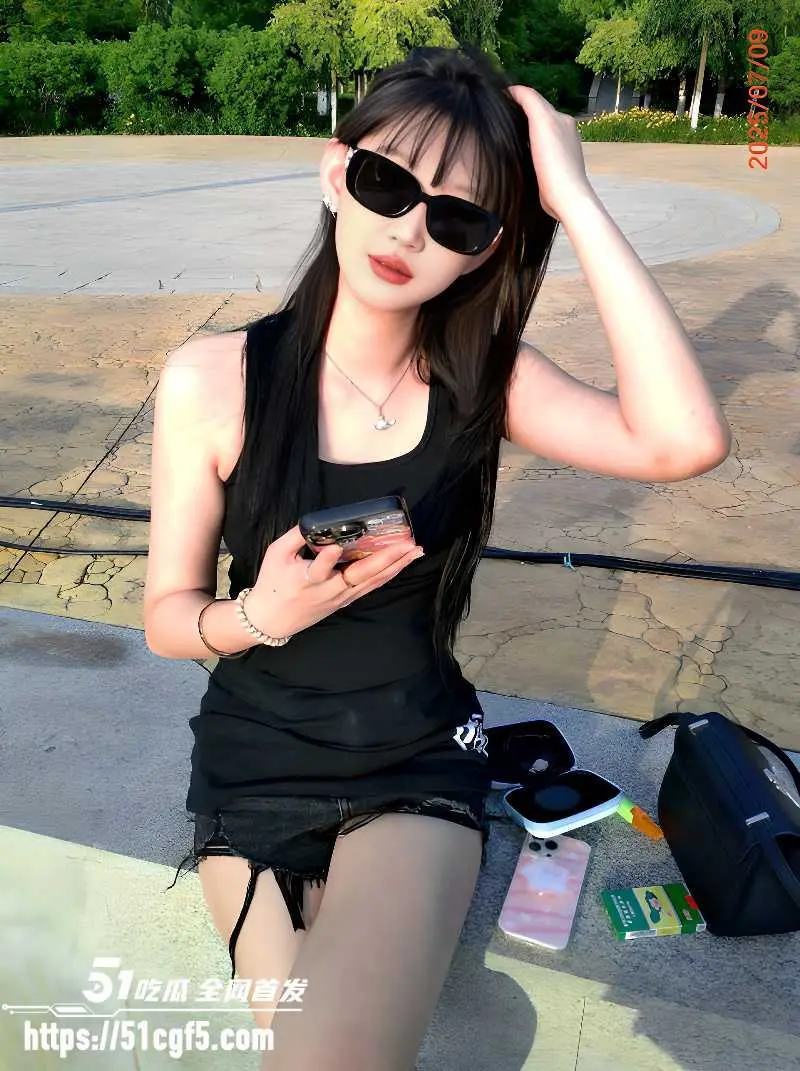高冷气质学姐酒店性爱私拍 女上位狂骑紧裹肉棒 连续抽插榨精不停 图4