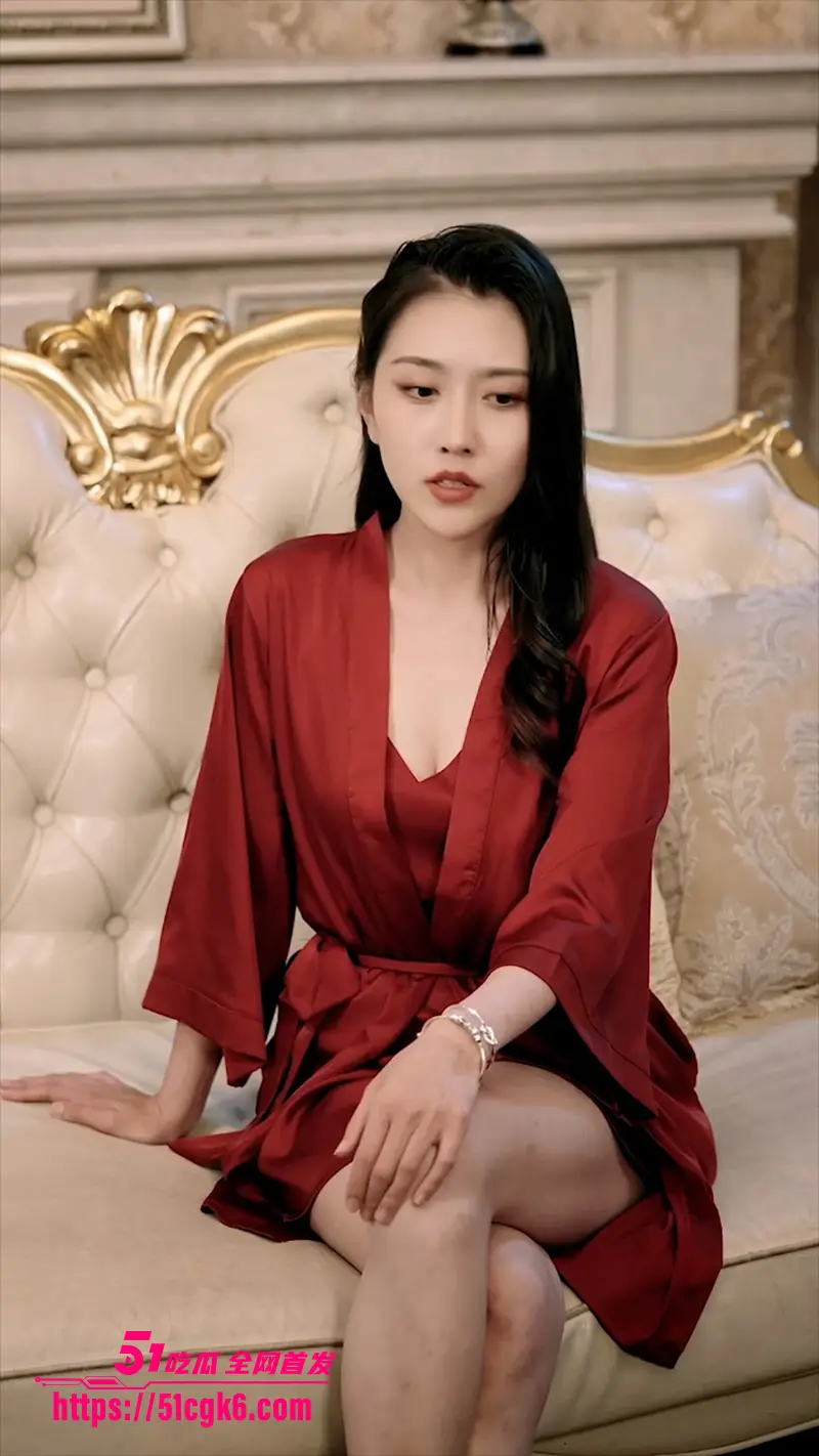 擦边短剧《特殊的礼物》明天就要结婚了 新娘这是怎么了 一份特殊的出轨大礼包送上! 图1