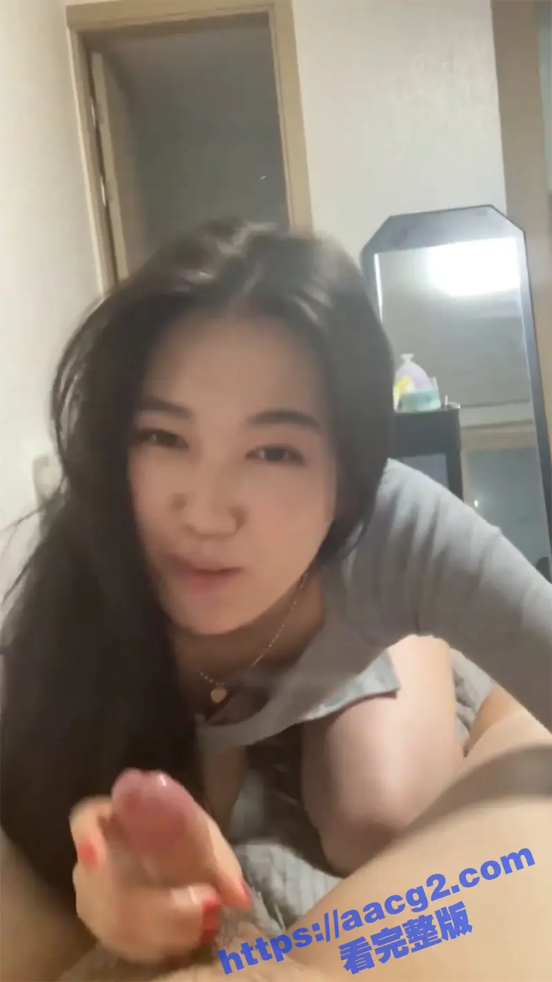 约炮爱笑的极品人妻 身材性感颜值端庄 笑起来超好看 背着老公来偷情 一边吃鸡一边笑 太反差了 图1