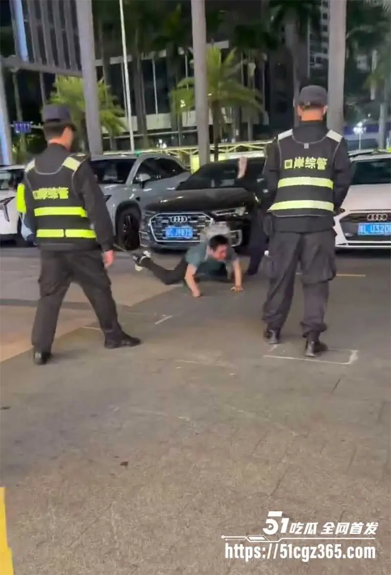 珠海拱北口岸突发捅人血案 48岁精神病提刀无差别攻击 一刀封喉喷血三尺 钢叉英雄死战疯魔 现场完整视频流出! 图5