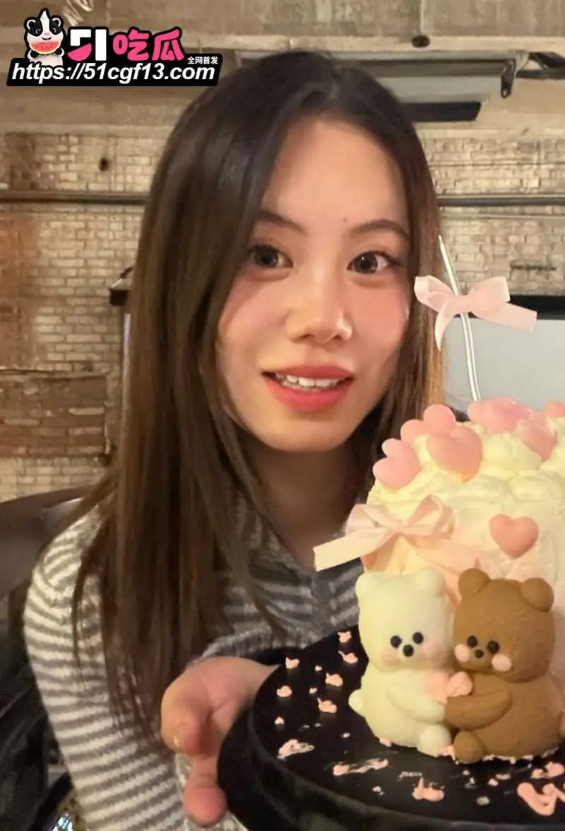 英国布里斯托大学留学生 魏紫芯 偷情闺蜜男友 露脸口交骑乘后入 阿黑颜比耶极尽骚浪 图1