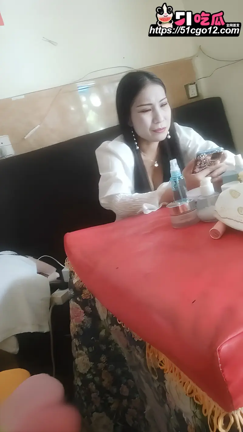 城中村暗巷偷拍 丰满熟女 热情奔放主动献湿穴求操 即兴快干泄欲 越干越上瘾! 图1