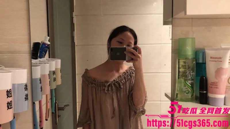 湖北武汉酒店销售 龚萍 不雅视频流出 表面职业白领私下裸陪客户 达成百人斩视频曝光！ 图2