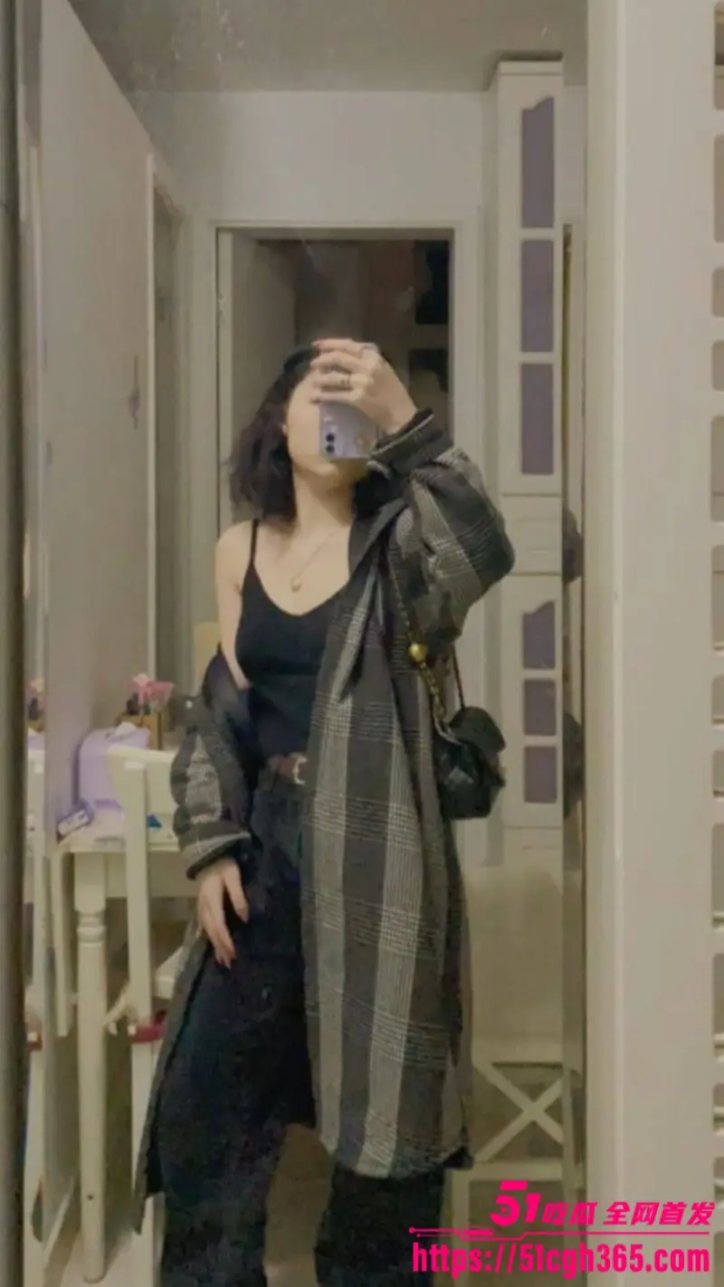 广东佛山E奶少女性爱视频流出 丰满乳峰被肆意揉捏 跳蛋震颤骚穴 菊花肛塞手铐紧缚 无套后入刺激十足！ 图9