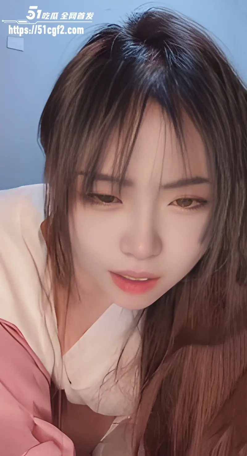 B站网红 灌注大白菜 舰长提督福利 扭腰摆臂狂舔话筒 淫骚身材直击心魂! 图4