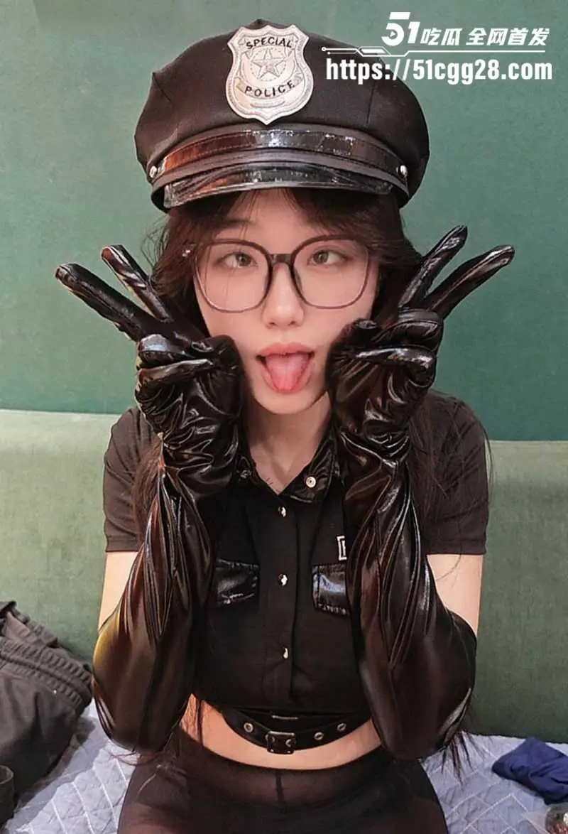 极品网红 小宅源 私定合集流出 顶级炮架硬核撩拨 白嫩豪乳配蝶翅嫩穴 可盐可甜上演极致反差! 图3